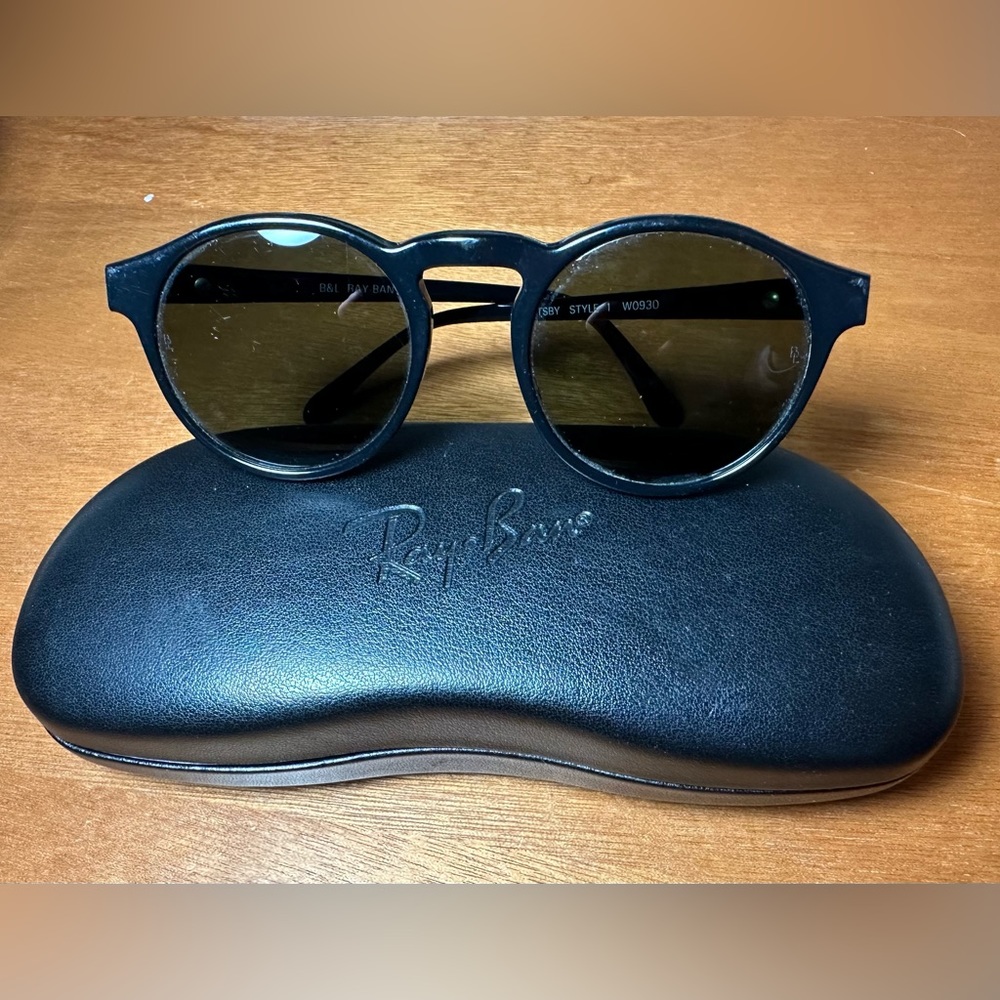 Ray Ban B&L Gatsby Style 1  W0930, vintage round sunglasses with black frames